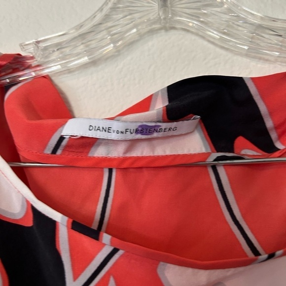 Diane von Furs ten berg Coral Floral Printed
Silk Oversized Hanky Tunic - Picture 3 of 8